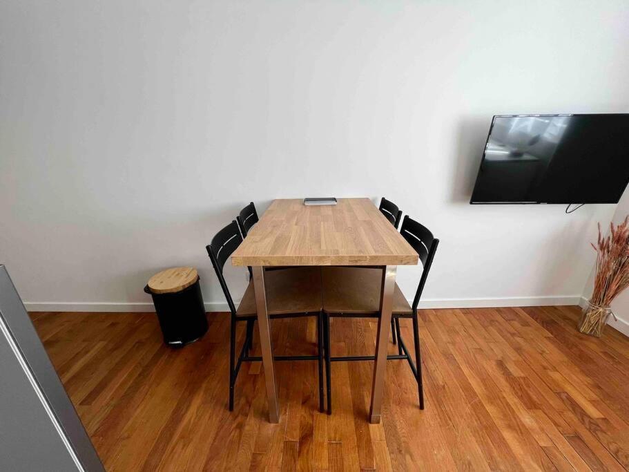 Appartement Climatise / Centre-Ville / 4 Personnes ブザンソン エクステリア 写真